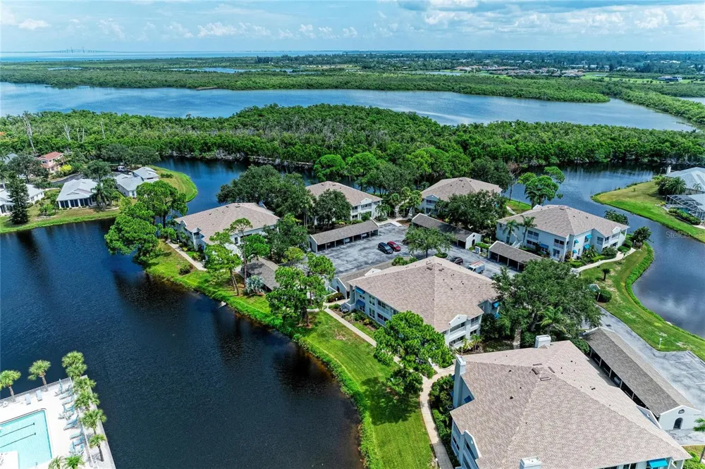 309 108TH STREET W #309 Bradenton, FL 34209
