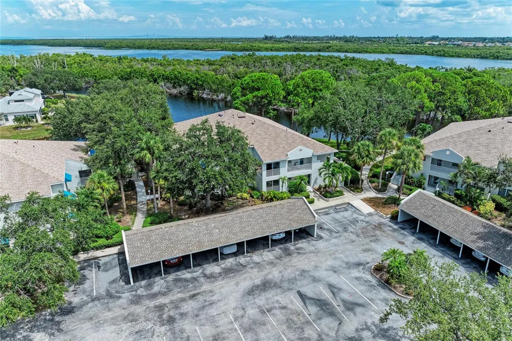 309 108TH STREET W #309 Bradenton, FL 34209
