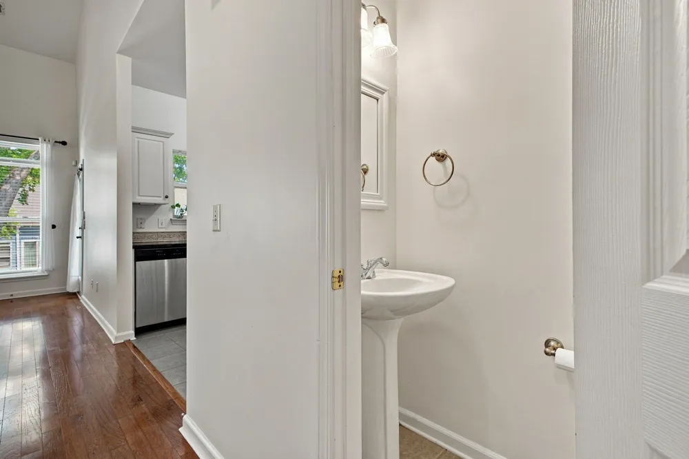 421 Normandy Cir Nashville, TN 37209