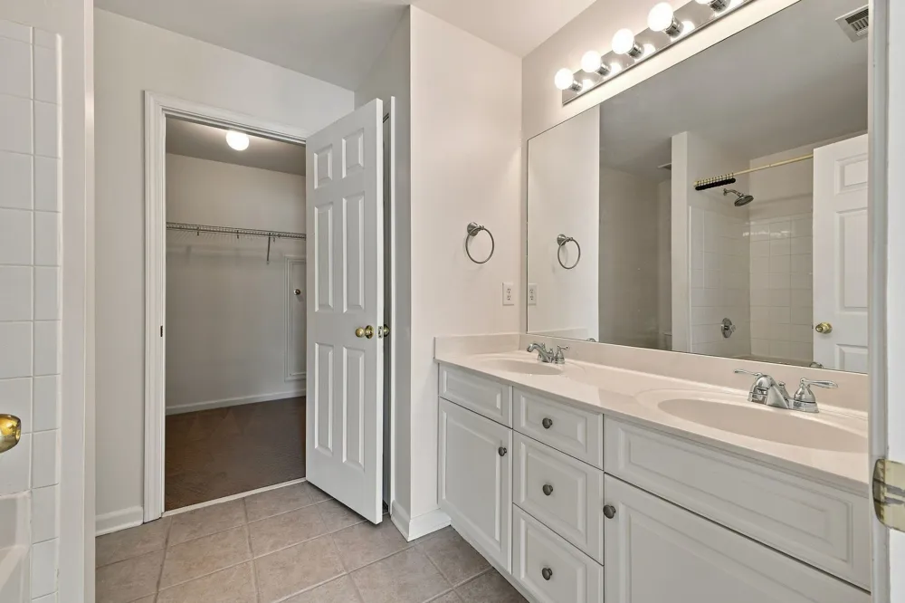 421 Normandy Cir Nashville, TN 37209