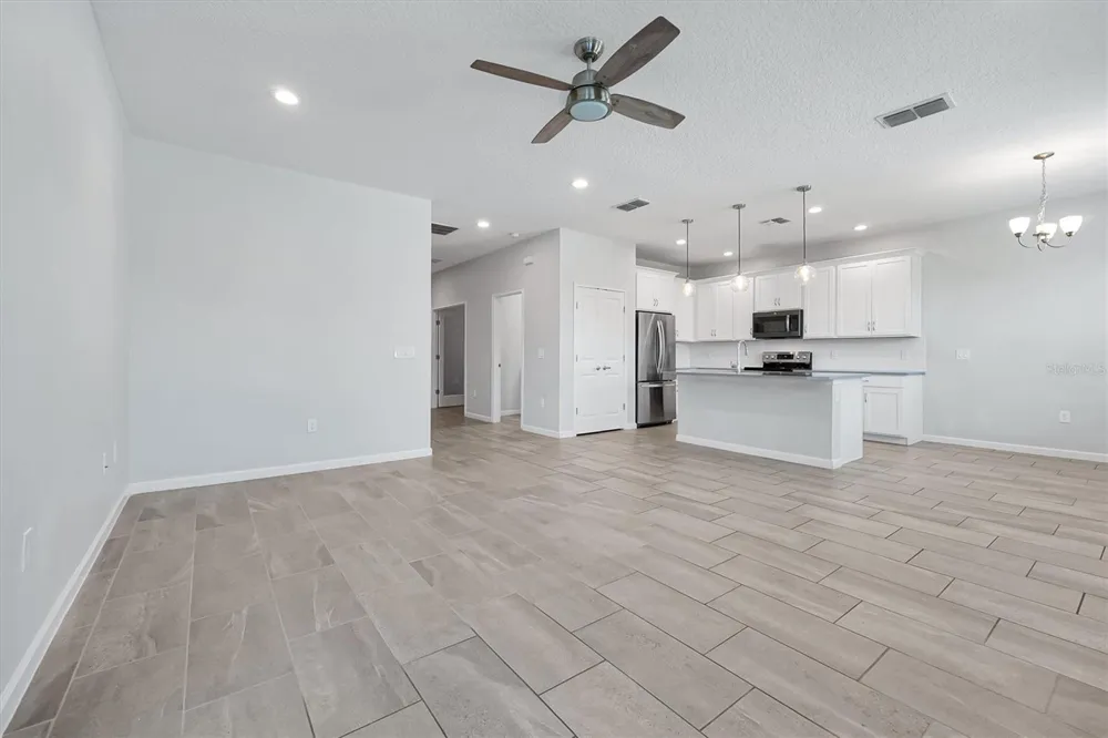 1121 HENDON LOOP Davenport, FL 33837