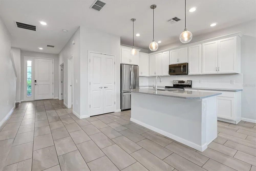 1121 HENDON LOOP Davenport, FL 33837