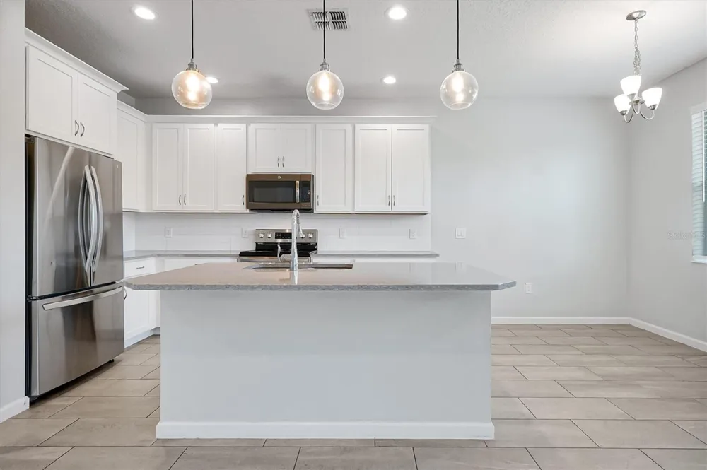 1121 HENDON LOOP Davenport, FL 33837