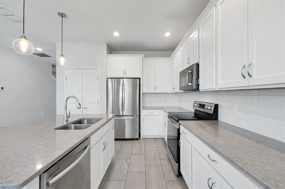 1121 HENDON LOOP Davenport, FL 33837