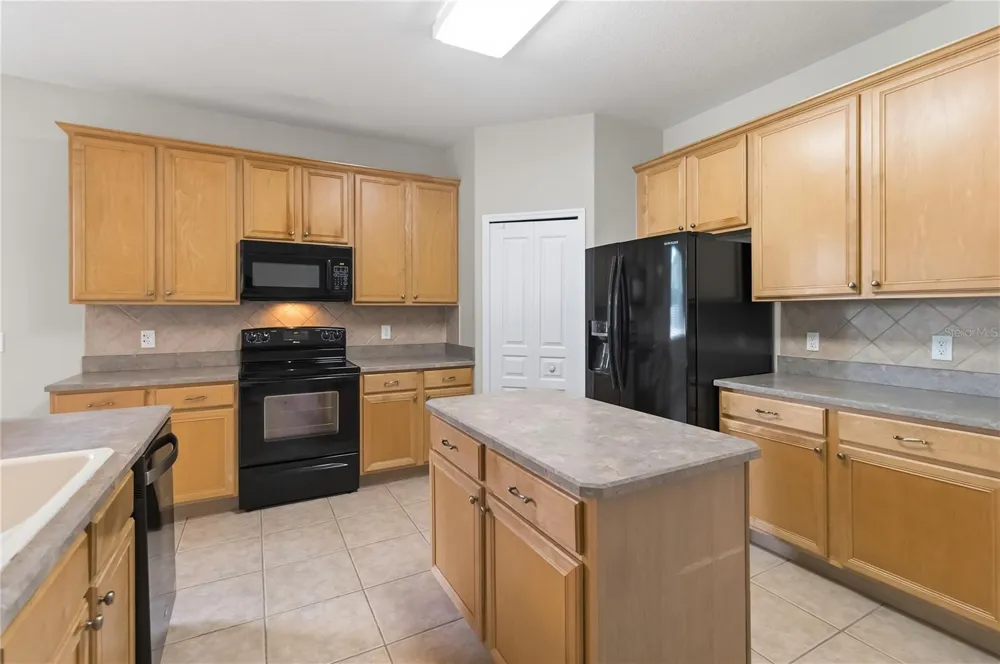 6658 LAKE PEMBROKE PLACE Orlando, FL 32829