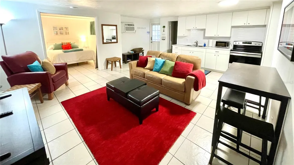 828 S TUTTLE AVENUE #B Sarasota, FL 34237