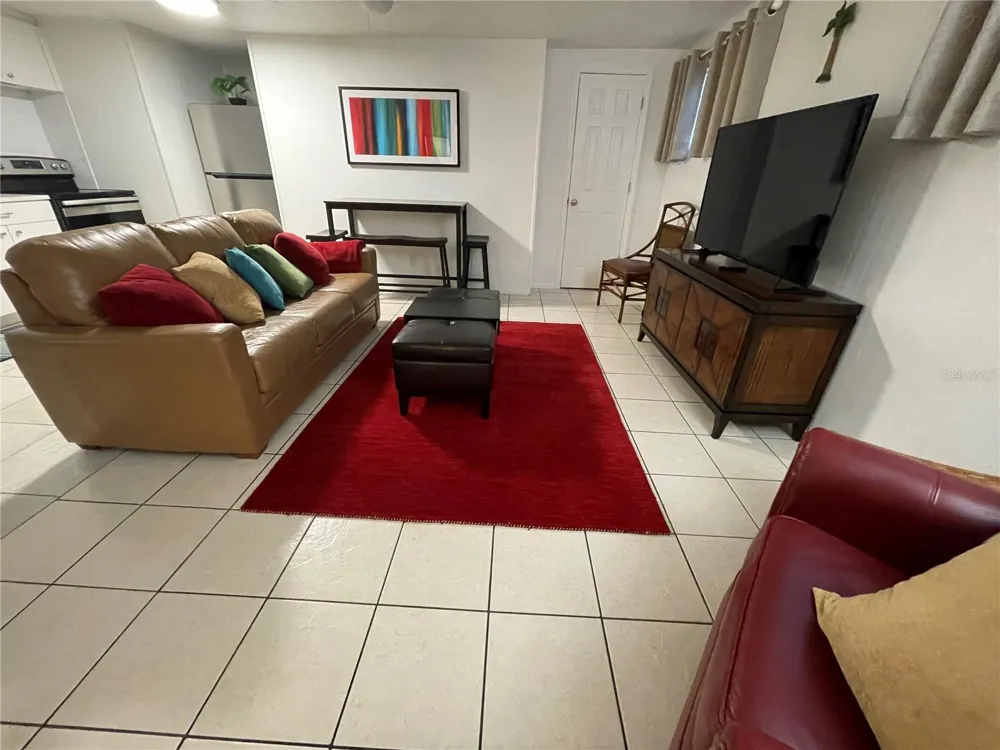 828 S TUTTLE AVENUE #B Sarasota, FL 34237