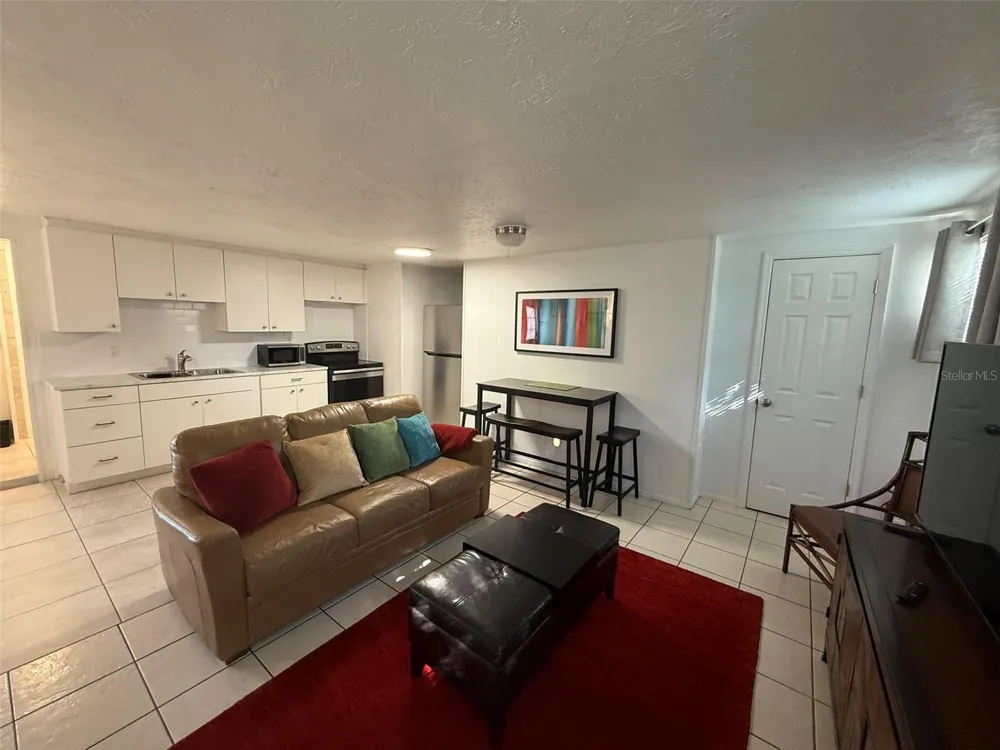 828 S TUTTLE AVENUE #B Sarasota, FL 34237