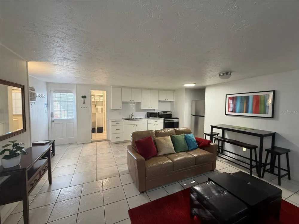 828 S TUTTLE AVENUE #B Sarasota, FL 34237