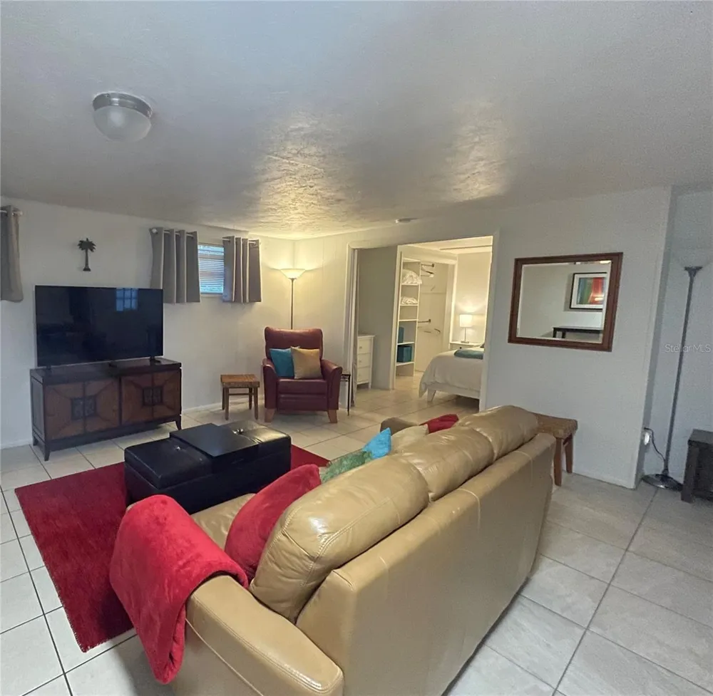 828 S TUTTLE AVENUE #B Sarasota, FL 34237