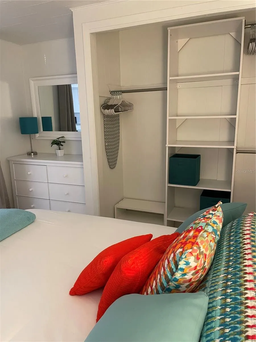 828 S TUTTLE AVENUE #B Sarasota, FL 34237