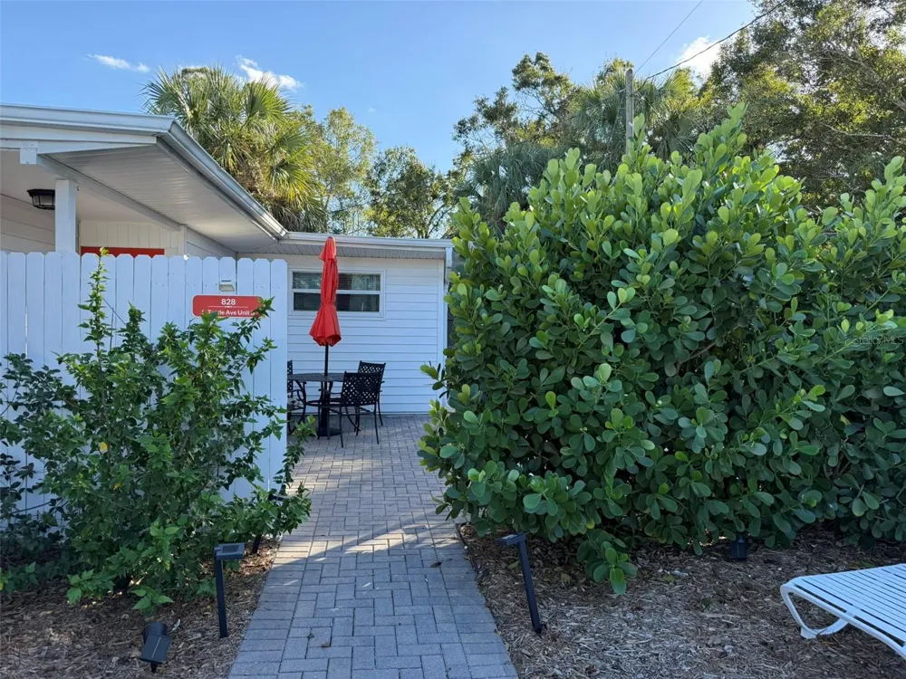 828 S TUTTLE AVENUE #B Sarasota, FL 34237