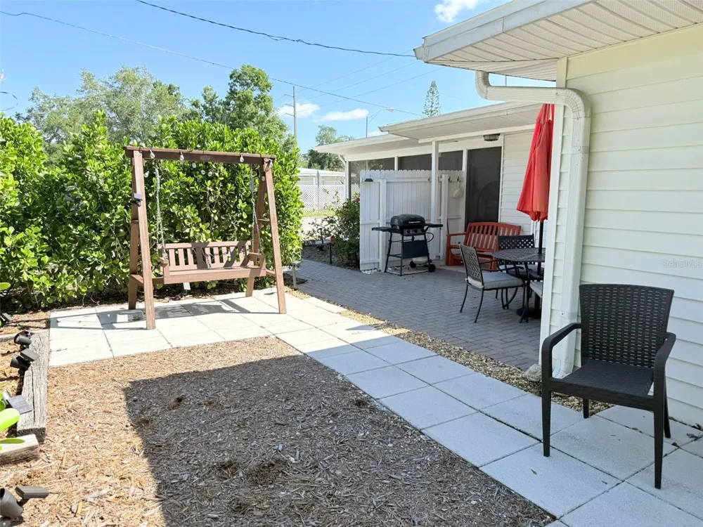 828 S TUTTLE AVENUE #B Sarasota, FL 34237