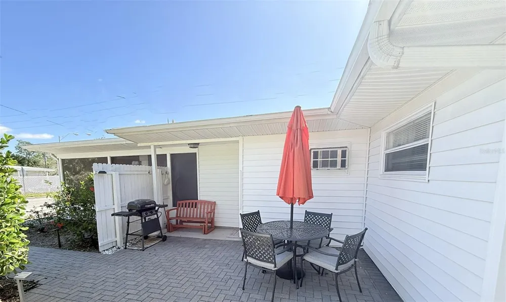 828 S TUTTLE AVENUE #B Sarasota, FL 34237