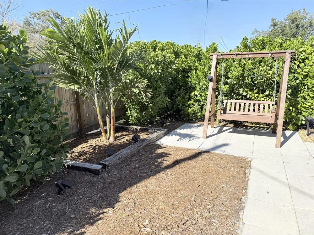 828 S TUTTLE AVENUE #B Sarasota, FL 34237