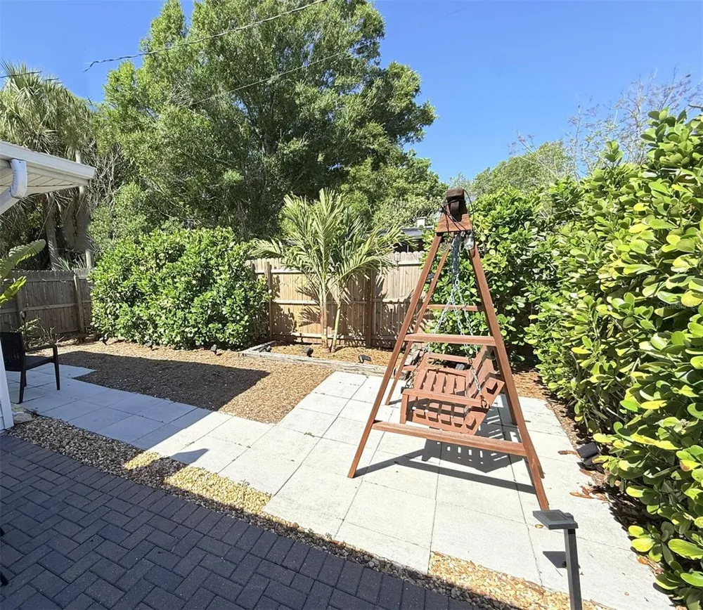 828 S TUTTLE AVENUE #B Sarasota, FL 34237