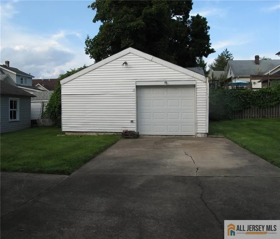 9 Elmwood Place North Brunswick, NJ 08902