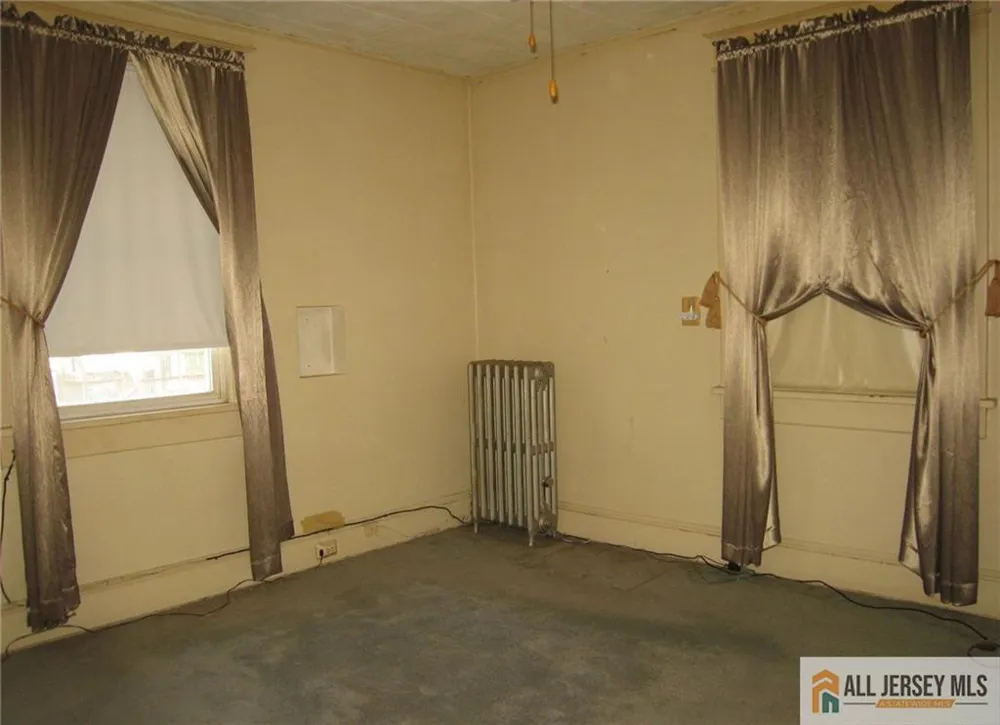 9 Elmwood Place North Brunswick, NJ 08902
