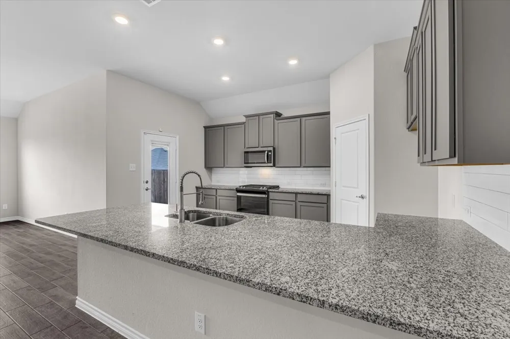 11309 Ponderosa Trail Aubrey, TX 76227