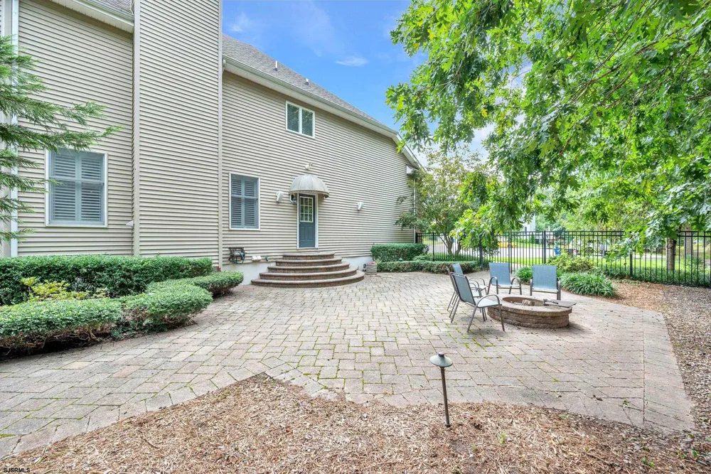 44 Monet Dr Mays Landing, NJ 08330
