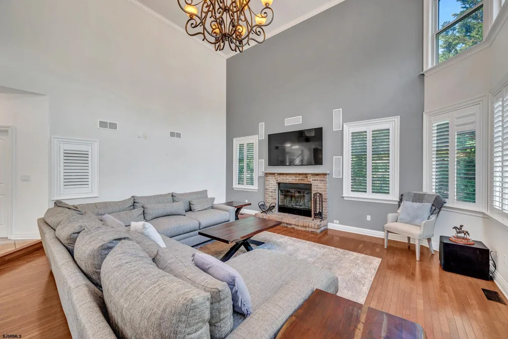 44 Monet Dr Mays Landing, NJ 08330