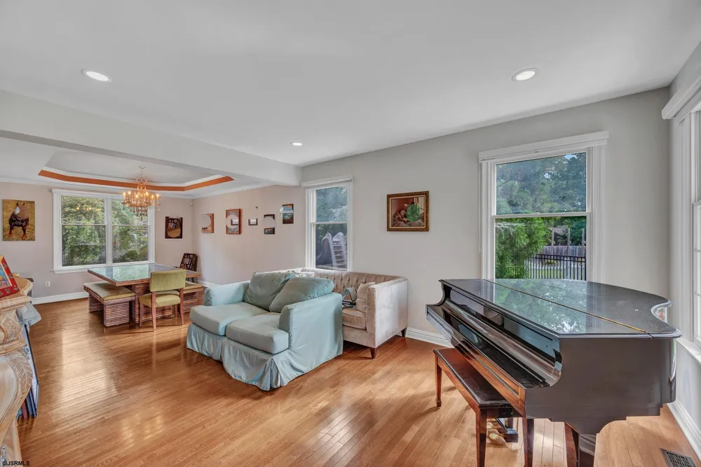 44 Monet Dr Mays Landing, NJ 08330
