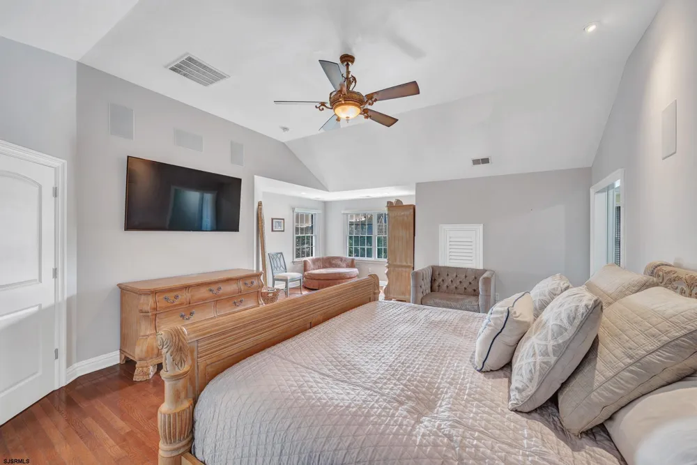 44 Monet Dr Mays Landing, NJ 08330