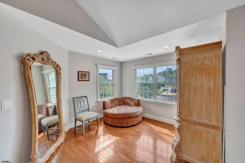 44 Monet Dr Mays Landing, NJ 08330