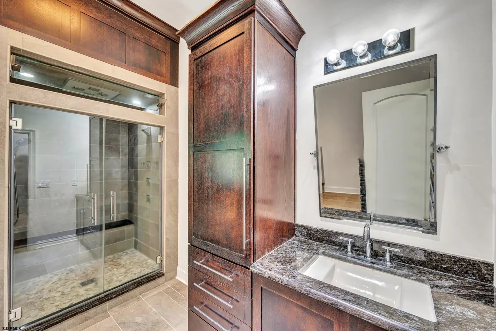 44 Monet Dr Mays Landing, NJ 08330