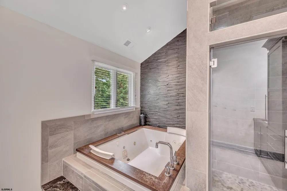 44 Monet Dr Mays Landing, NJ 08330