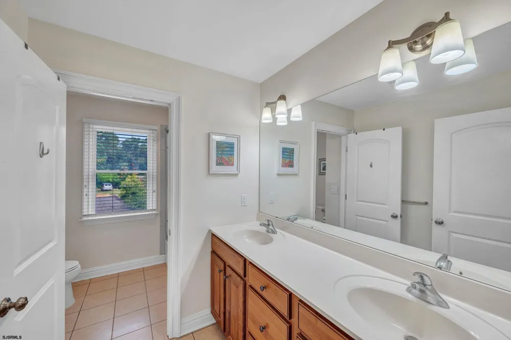 44 Monet Dr Mays Landing, NJ 08330