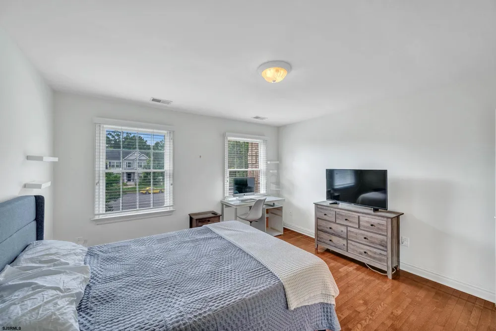 44 Monet Dr Mays Landing, NJ 08330