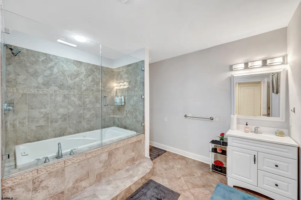 44 Monet Dr Mays Landing, NJ 08330