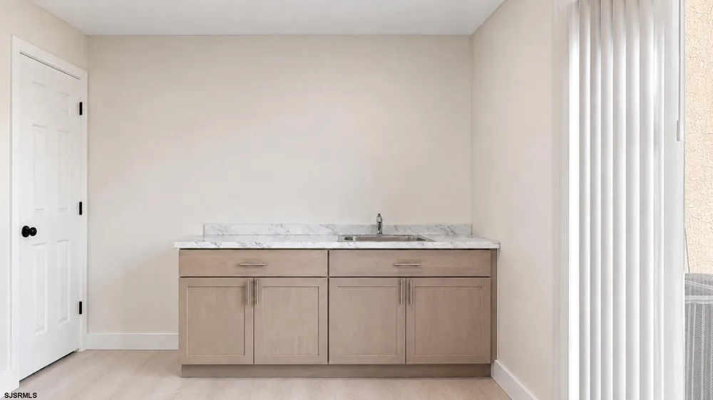 18 Empire Dr Egg Harbor Township, NJ 08232