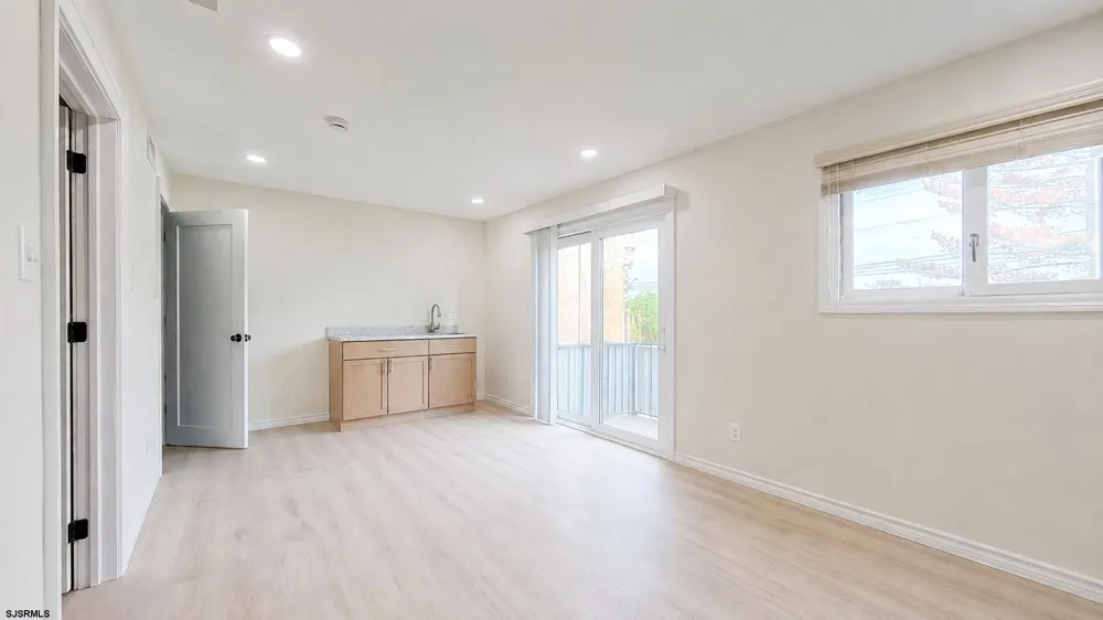 18 Empire Dr Egg Harbor Township, NJ 08232