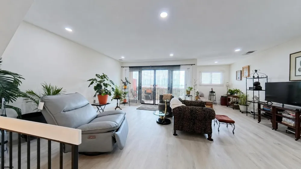 18 Empire Dr Egg Harbor Township, NJ 08232
