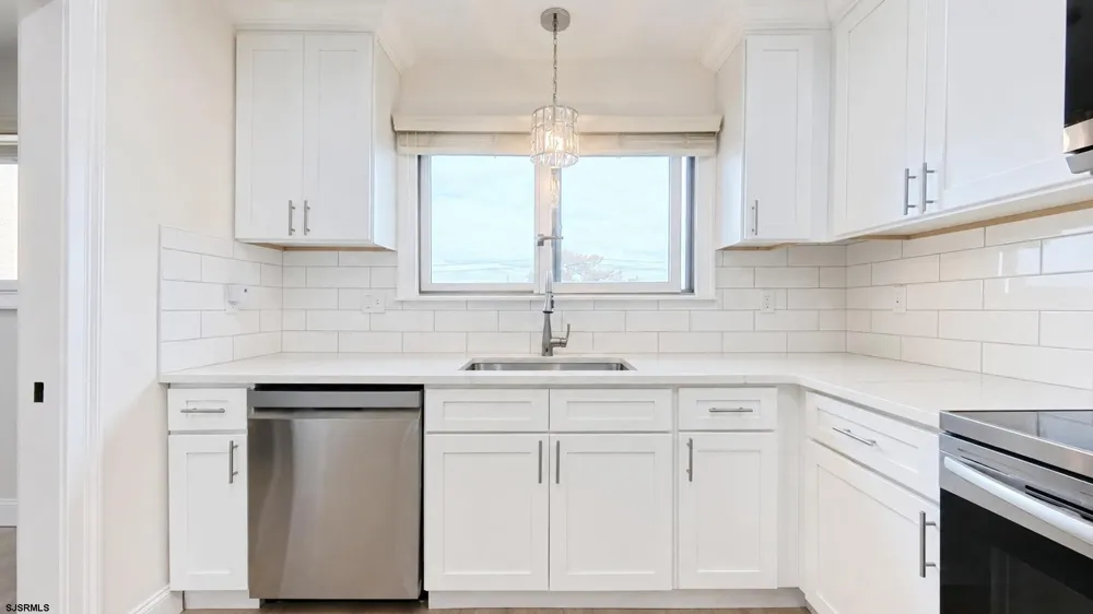 18 Empire Dr Egg Harbor Township, NJ 08232