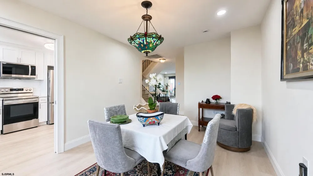 18 Empire Dr Egg Harbor Township, NJ 08232
