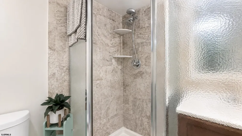 18 Empire Dr Egg Harbor Township, NJ 08232