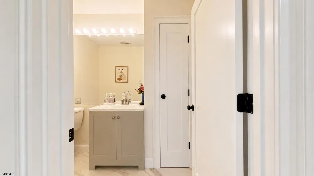 18 Empire Dr Egg Harbor Township, NJ 08232