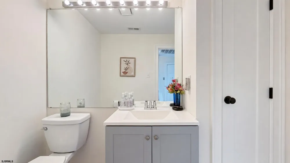 18 Empire Dr Egg Harbor Township, NJ 08232
