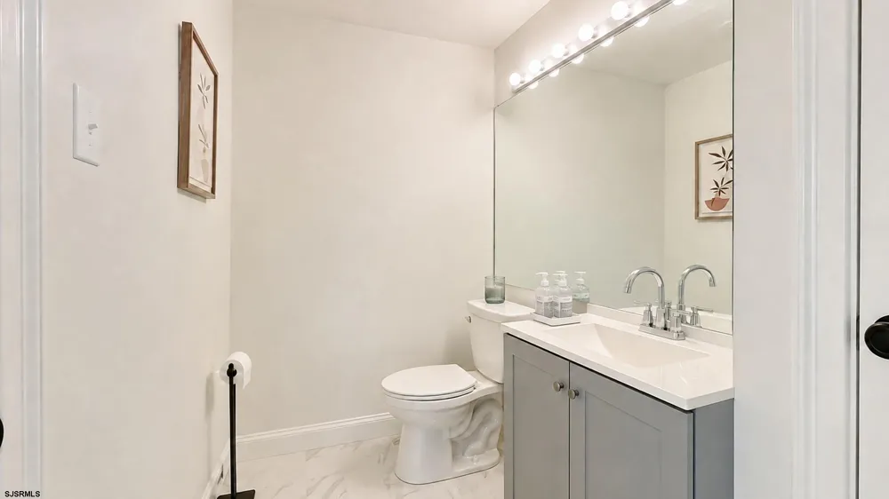 18 Empire Dr Egg Harbor Township, NJ 08232