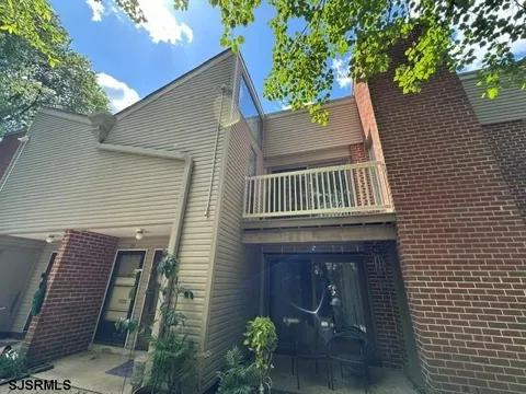 703 Camelback Ct