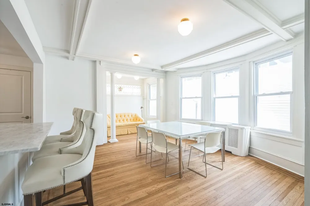 3 N Surrey Ave Ventnor, NJ 08406