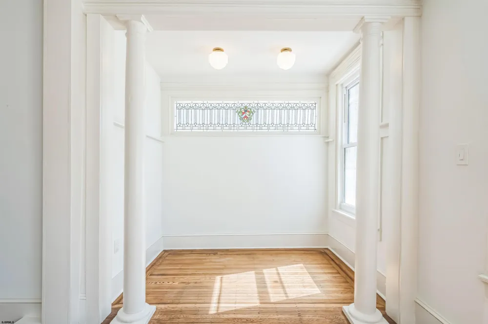 3 N Surrey Ave Ventnor, NJ 08406