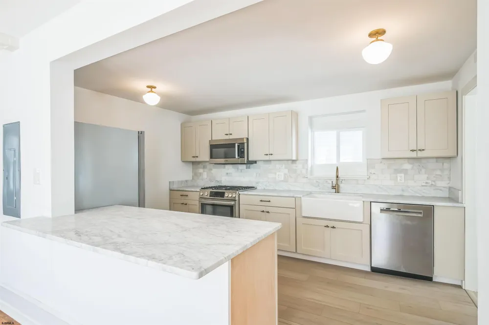 3 N Surrey Ave Ventnor, NJ 08406