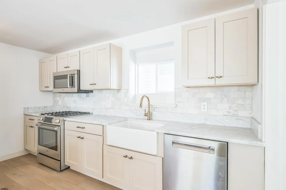 3 N Surrey Ave Ventnor, NJ 08406