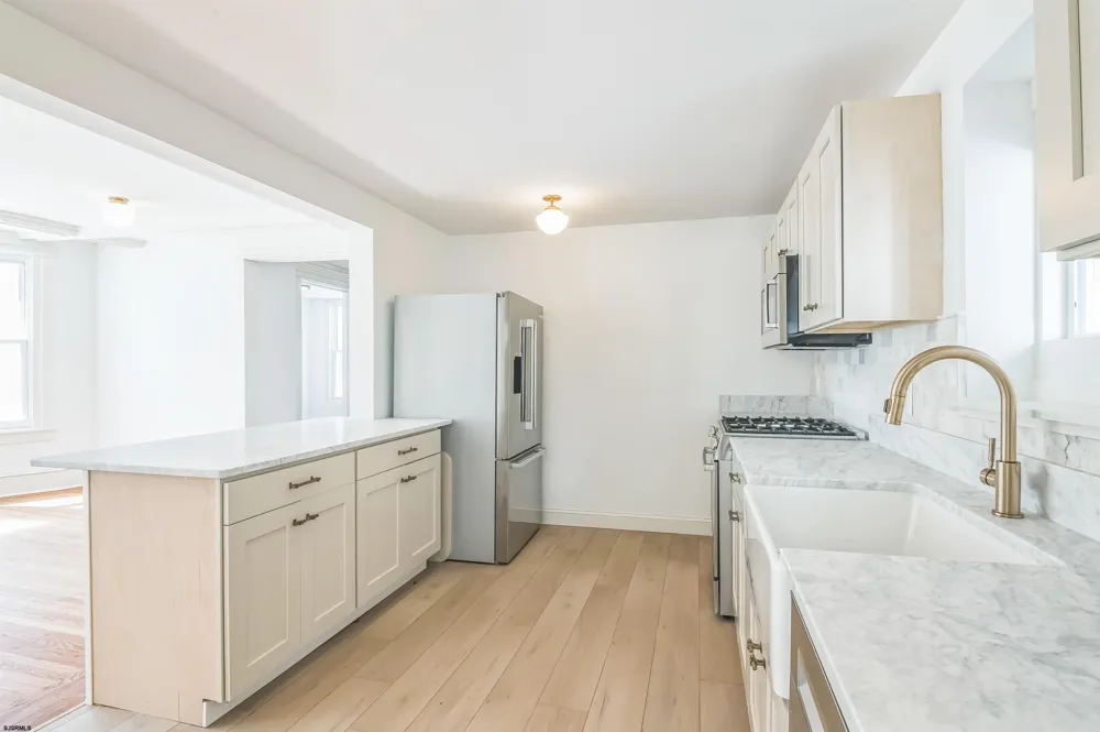 3 N Surrey Ave Ventnor, NJ 08406