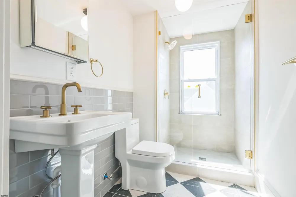 3 N Surrey Ave Ventnor, NJ 08406