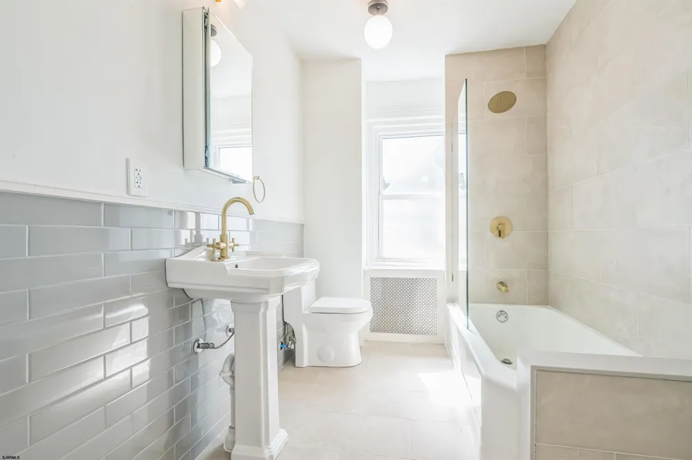 3 N Surrey Ave Ventnor, NJ 08406